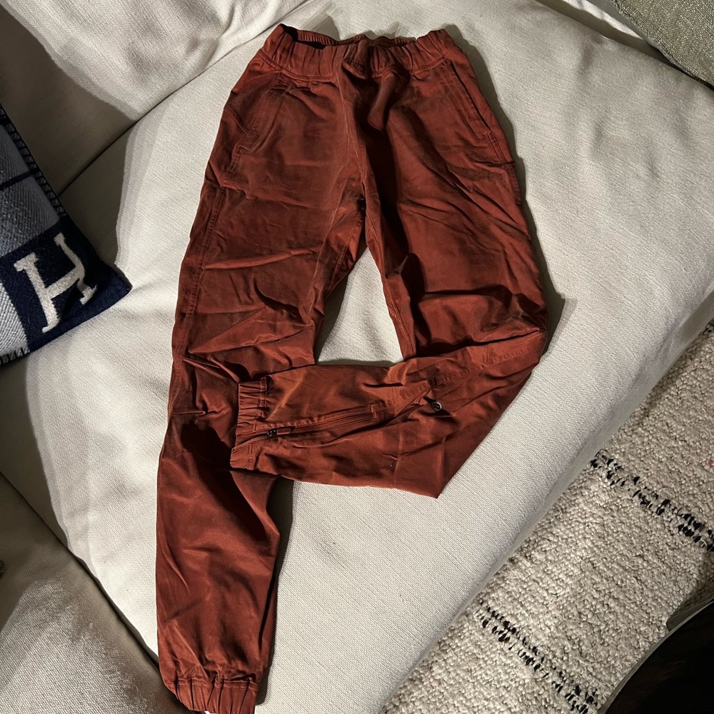 Adapted state high rise jogger